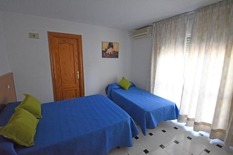 Hostal Torre De La Victoria Guest House