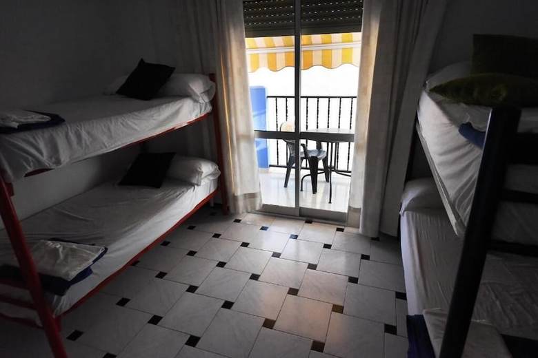 Hostal Torre De La Victoria Guest House