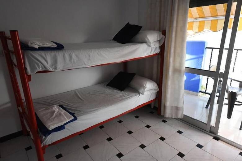 Hostal Torre De La Victoria Guest House