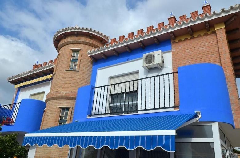 Hostal Torre De La Victoria Guest House