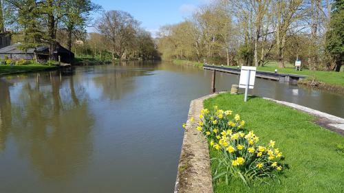 River Nene Cottages