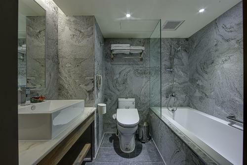 Lan Kwai Fong Garden Hotel