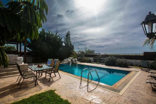 Sunny Coast Villa