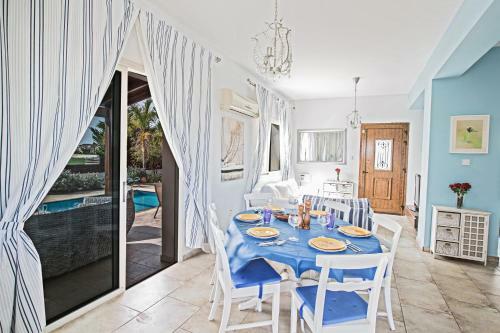 Sunny Coast Villa