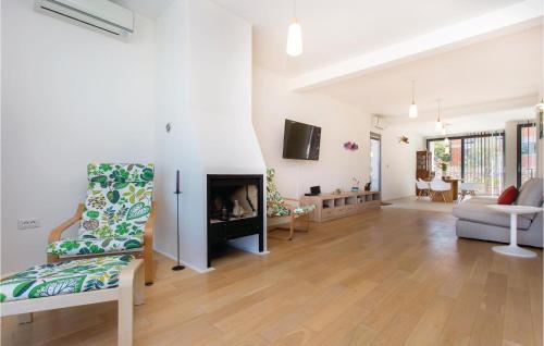 Three-bedroom Holiday Home Vrbnik With A Fireplace 08