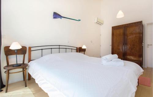 Three-bedroom Holiday Home Vrbnik With A Fireplace 08