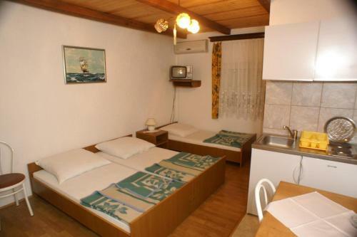 Hostal Triple Room Biograd Na Moru 4305c