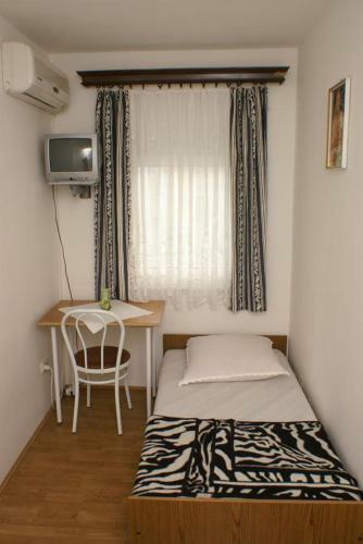 Hostal Triple Room Biograd Na Moru 4305c