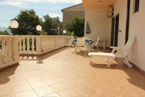 Apartment Slatine 1099a
