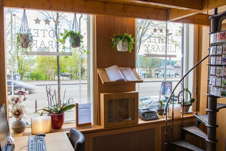 Hotel Library