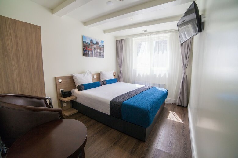 Hotel Library