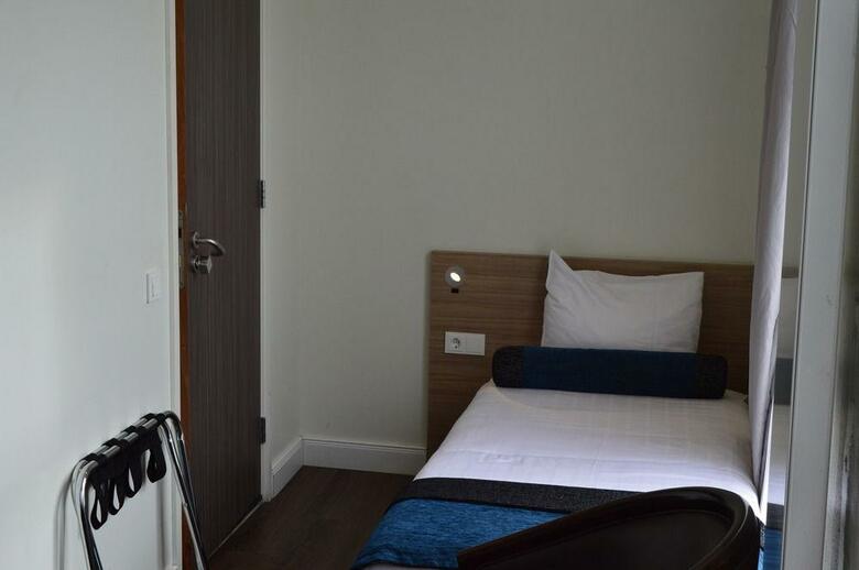 Hotel Library