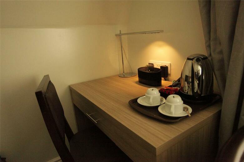 Hotel Library