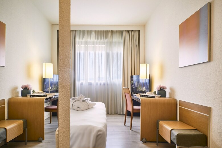 Living Place Hotel