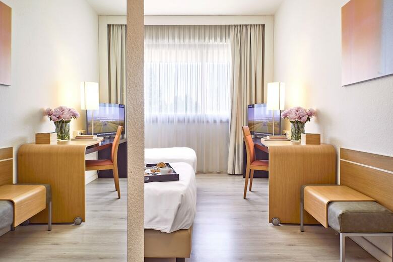 Living Place Hotel