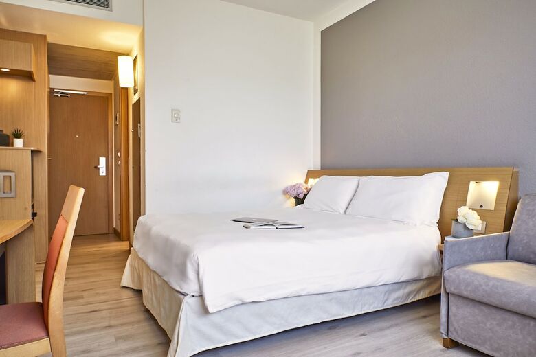 Living Place Hotel