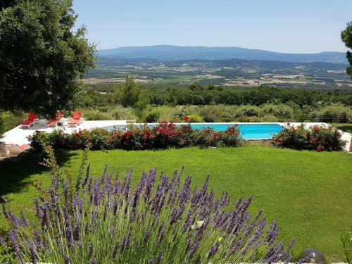 Holiday Home Mas Lub�ron Vue Magnifique