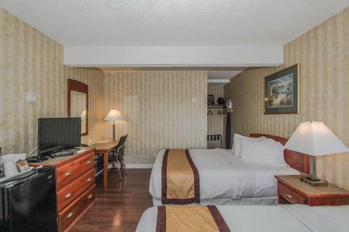 Motel Canadas Best Value Inn Chinook Station