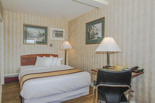 Motel Canadas Best Value Inn Chinook Station