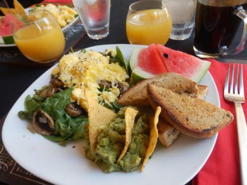 Ochenta Y Dos Bed & Breakfast