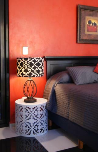 Ochenta Y Dos Bed & Breakfast