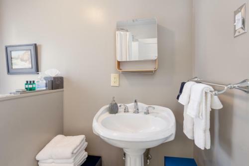 Bed & Breakfast Nantucket Whale Inn, Half Moon Bay