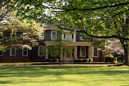 Bed & Breakfast Charred Oaks Inn