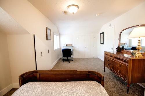 Hostal Portland Piedmont Guesthouse