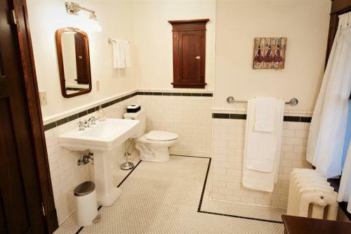 The Gatewood Bed And Breakfast