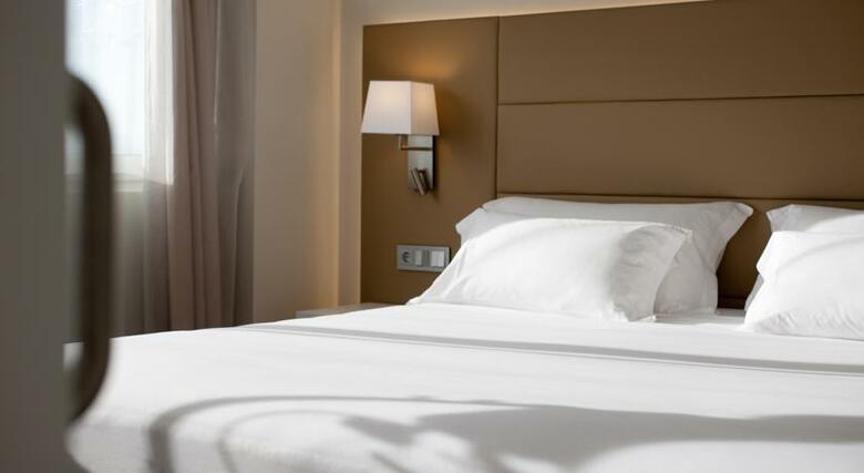 Hotel NH Pamplona Iru�a Park
