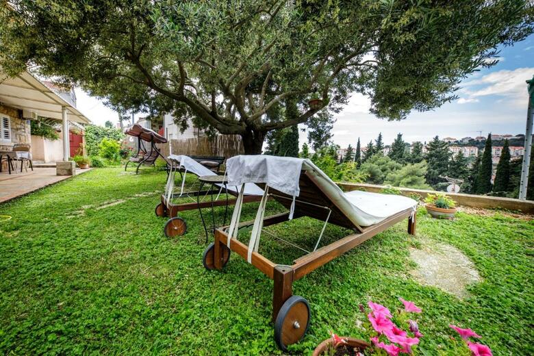 Residencia Guesthouse Anica