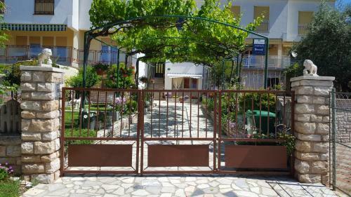 Apartment Paradiso