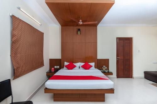 Hotel Oyo Rooms Santhome High Road