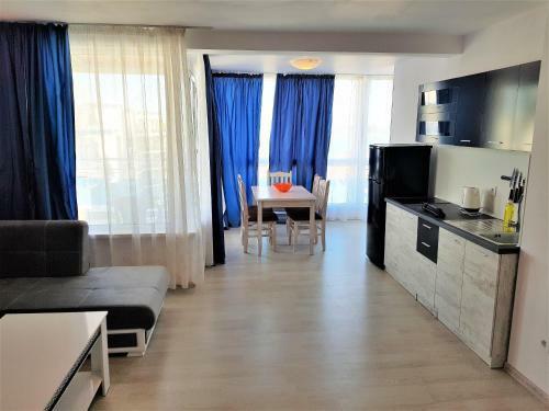 Oasis Laguna Apartments