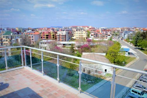 Oasis Laguna Apartments
