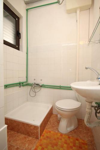 Hostal Triple Room Baska Voda 6748b