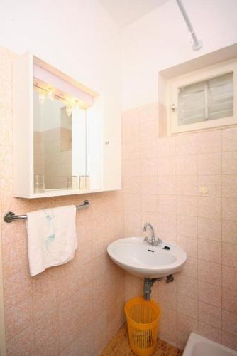 Hostal Double Room Banjol 4976c