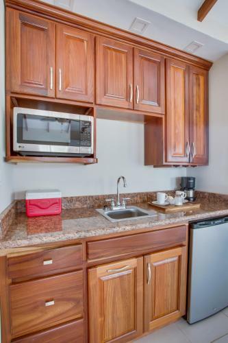 Hotel Coco Plum Island Resort