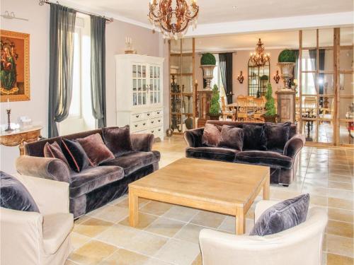 Holiday Home Pont Saint Esprit With Fireplace 03