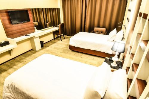 Alvarez Hotel