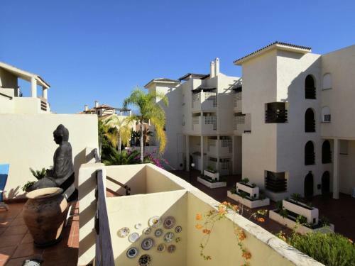 Cozy Apartment In Marbella With Swimming Pool