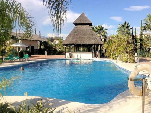 Cozy Apartment In Marbella With Swimming Pool