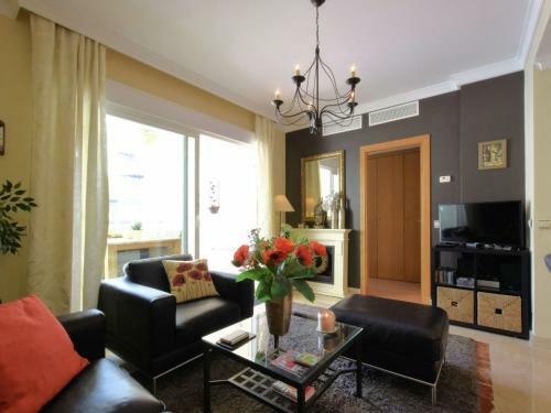 Cozy Apartment In Marbella With Swimming Pool