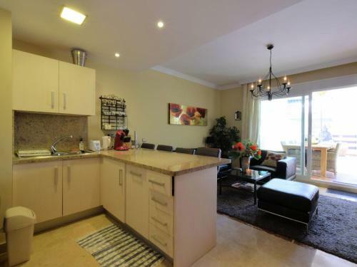 Cozy Apartment In Marbella With Swimming Pool