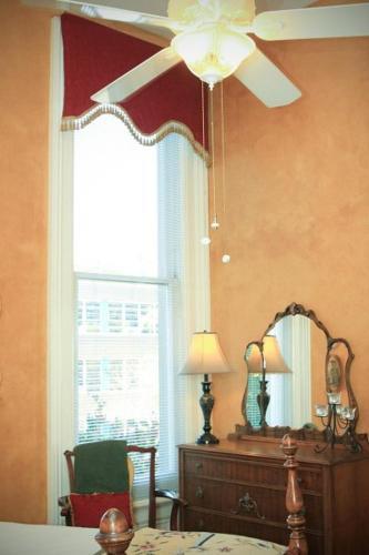 Dupont Mansion Historic Bed And Breakfast