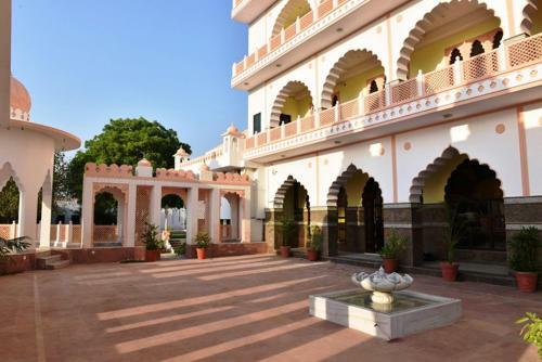 Hotel Badhal Heritage Resort