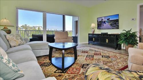 Mariner's Pointe 202 Home