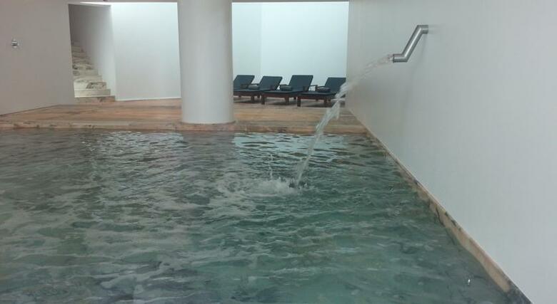 �vora Olive Hotel