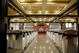Hotel Raj Vista - Suites & Convention