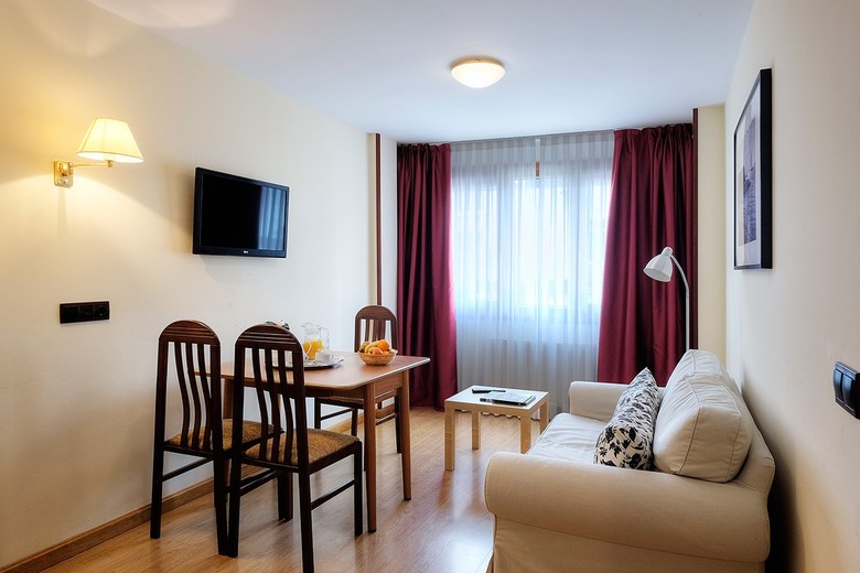 Hotel Apartamentos Arias